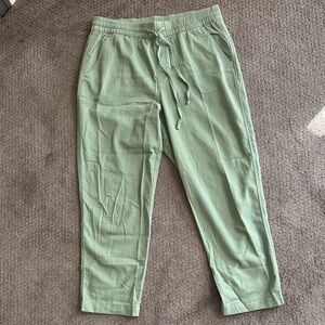 GAP women’s cropped Easy Pant Light Green